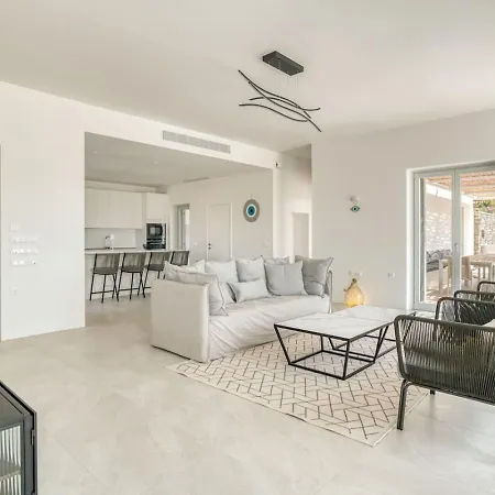 Villa Tiga - Spacious Getaway